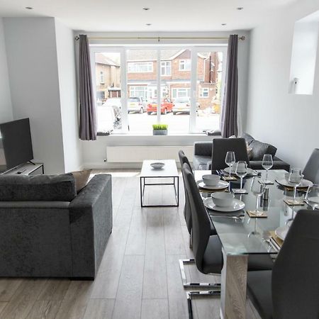 London Northwick Park Serviced Apartments By Riis Property Harrow Exteriör bild